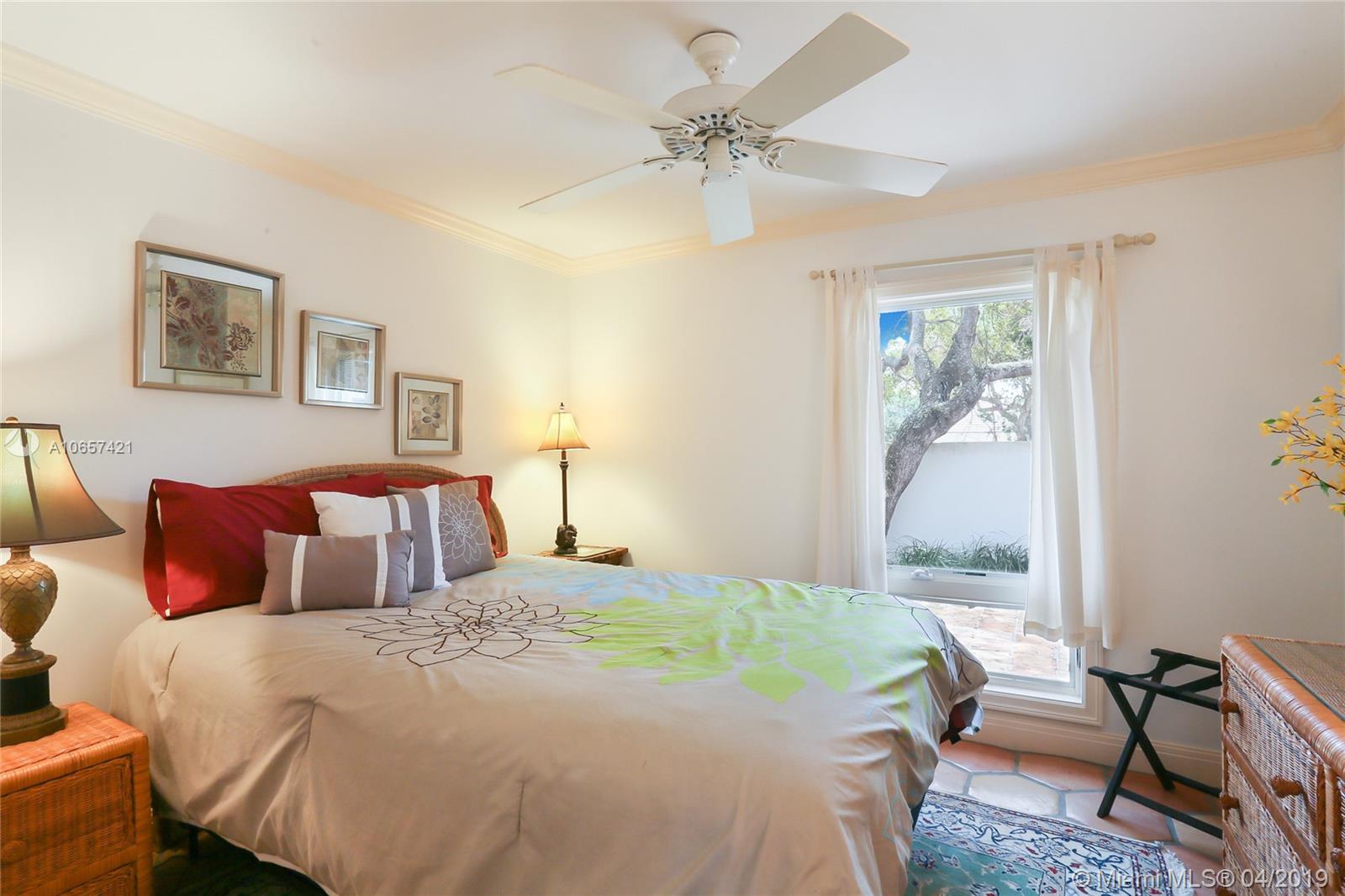 Jupiter Hills Village - Residential