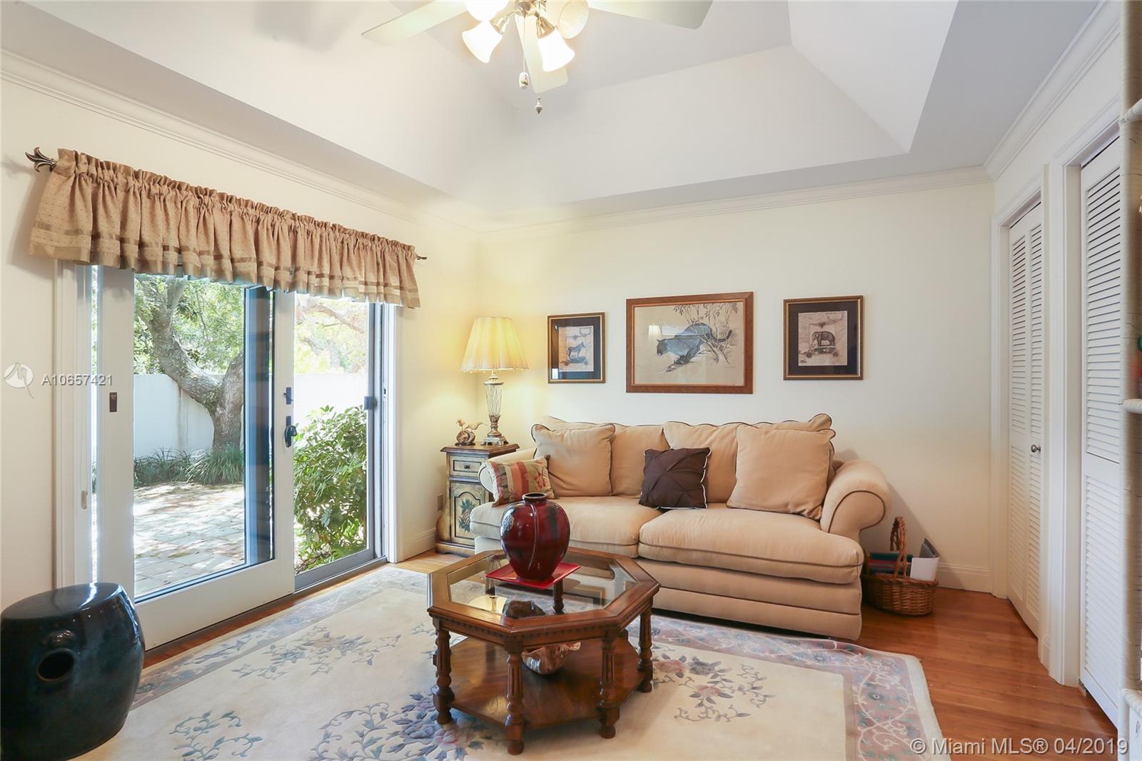 Jupiter Hills Village - Residential