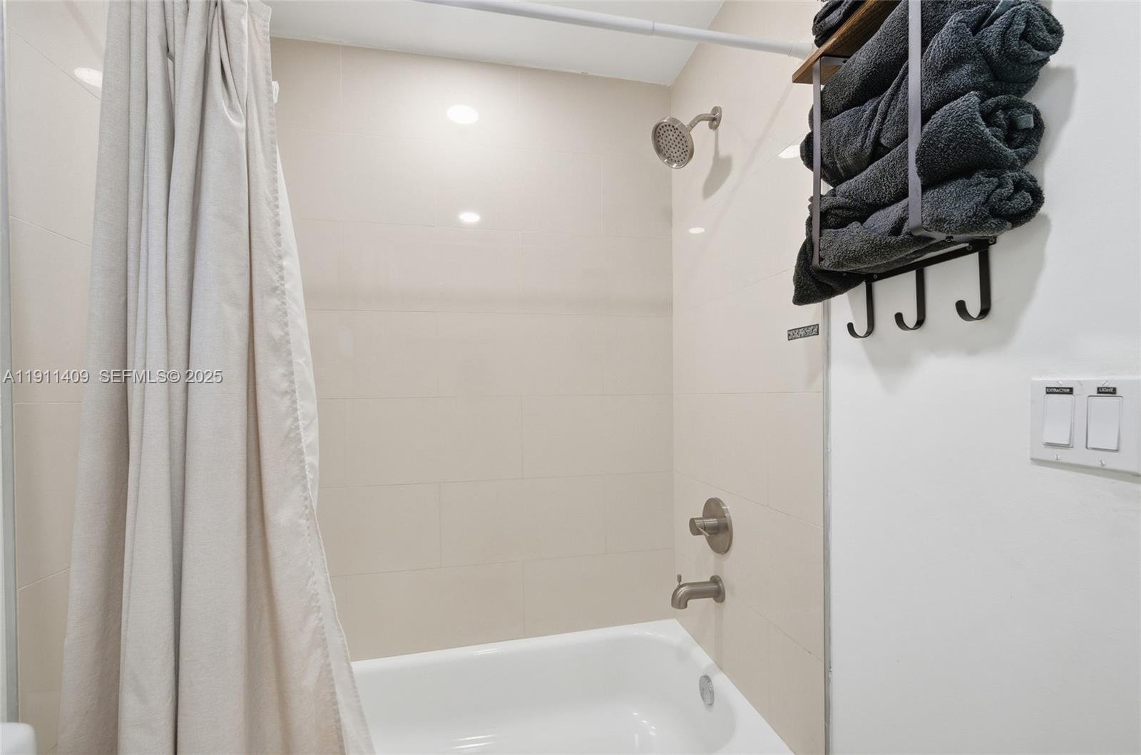 COLLIER MANOR - Residential