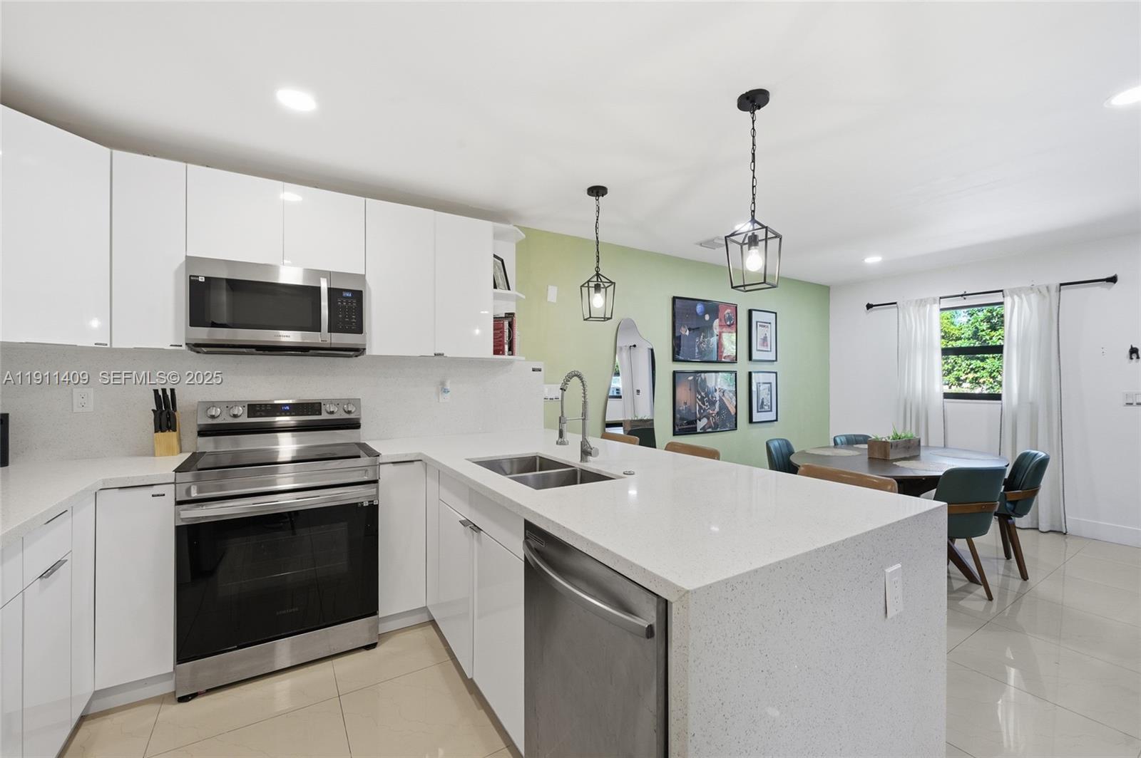 COLLIER MANOR - Residential