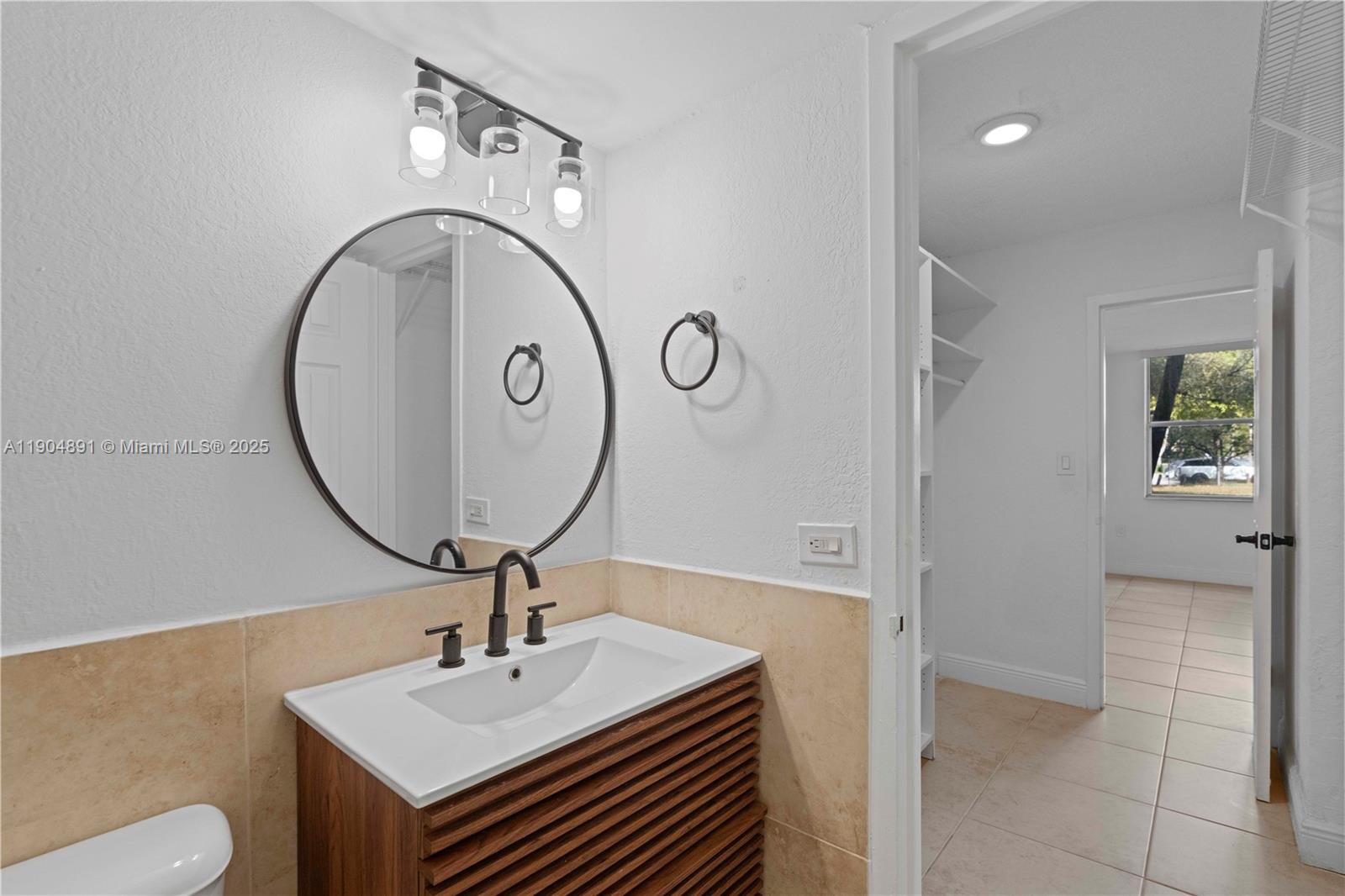 BAYVIEW PALMS CONDO - Residential Lease