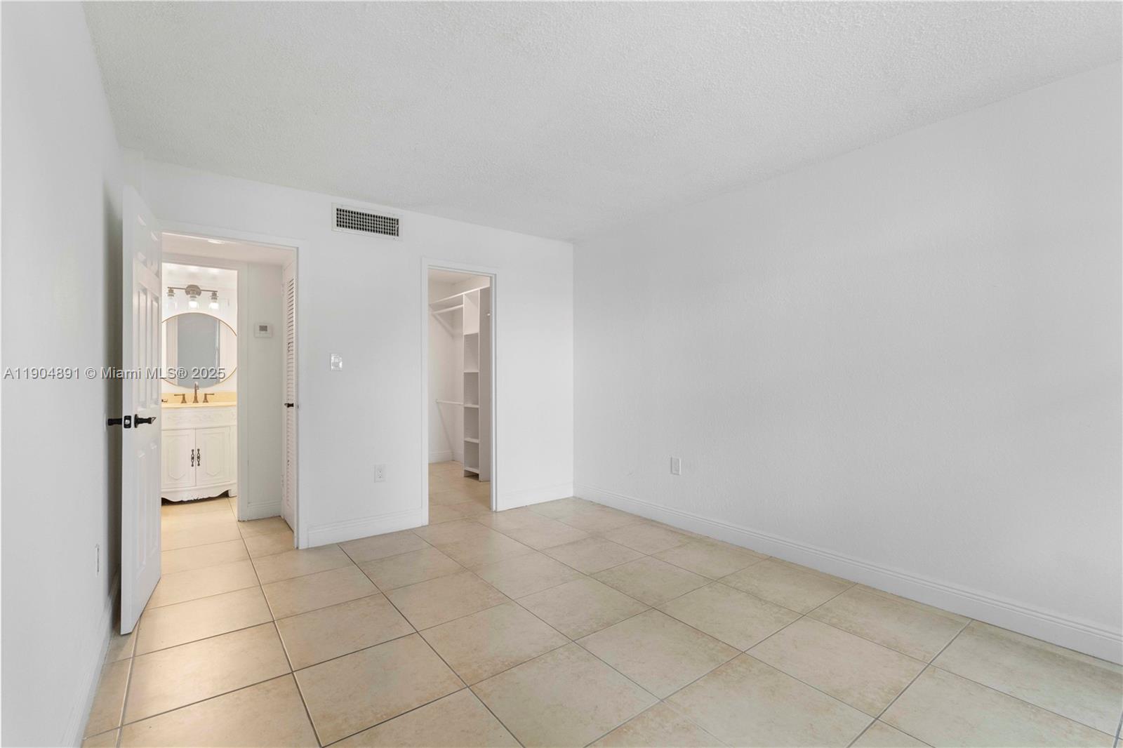 BAYVIEW PALMS CONDO - Residential Lease