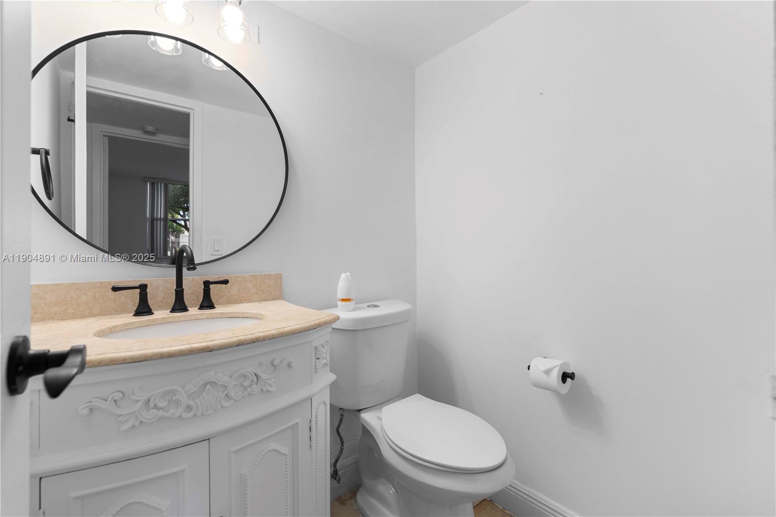 BAYVIEW PALMS CONDO - Residential Lease