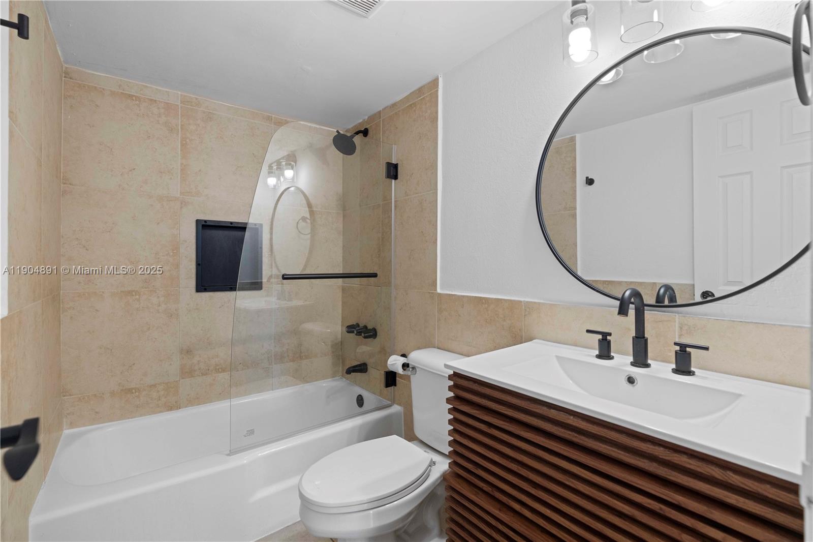 BAYVIEW PALMS CONDO - Residential Lease