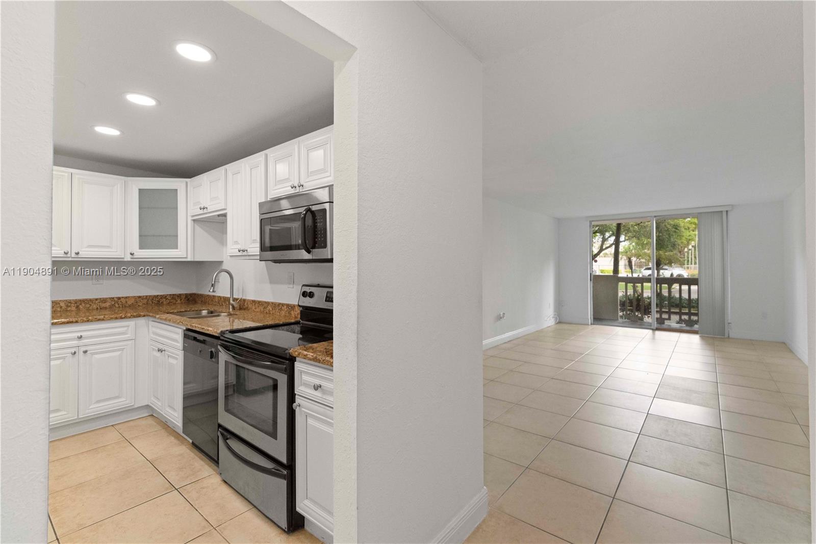 BAYVIEW PALMS CONDO - Residential Lease