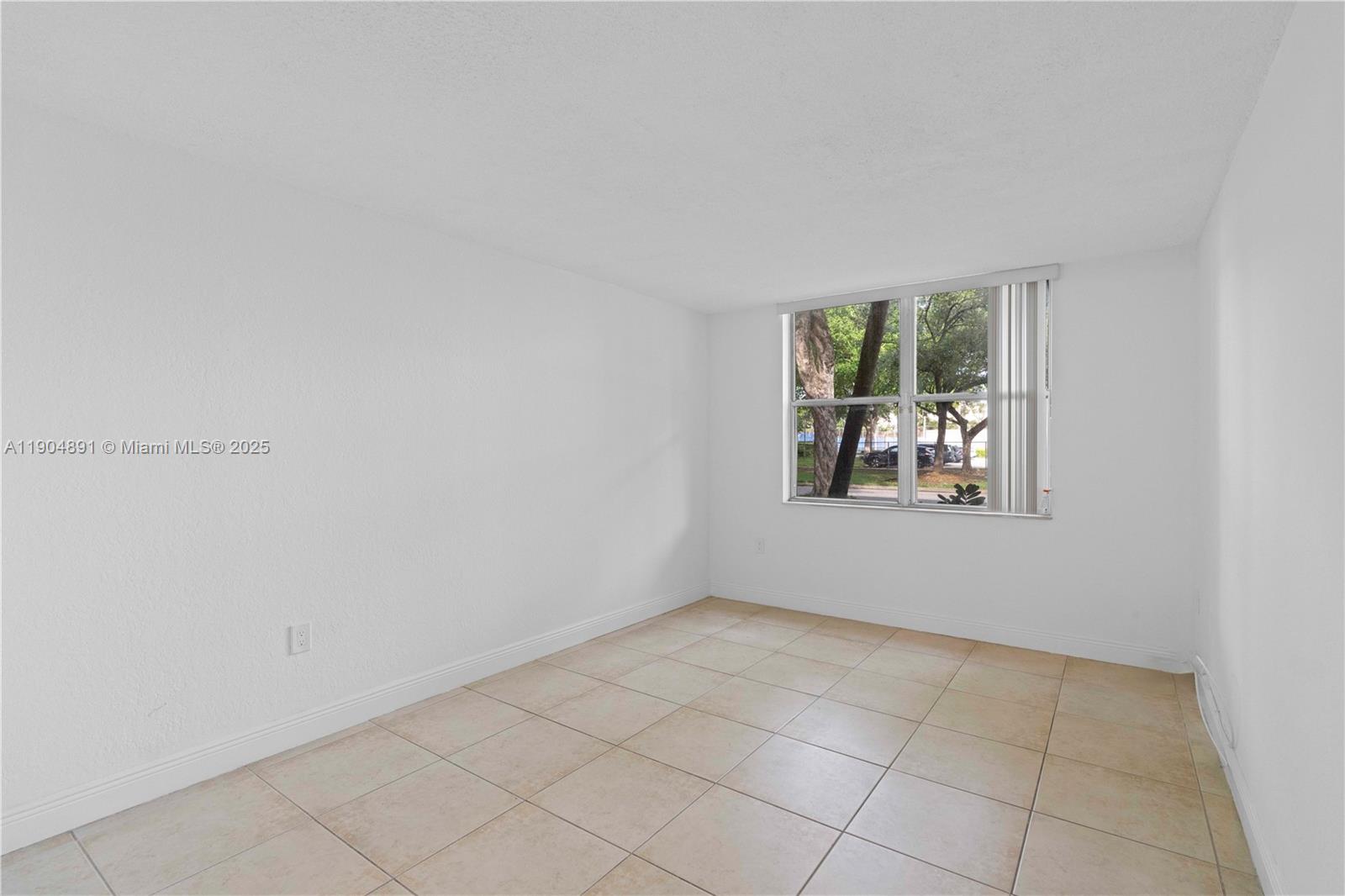 BAYVIEW PALMS CONDO - Residential Lease