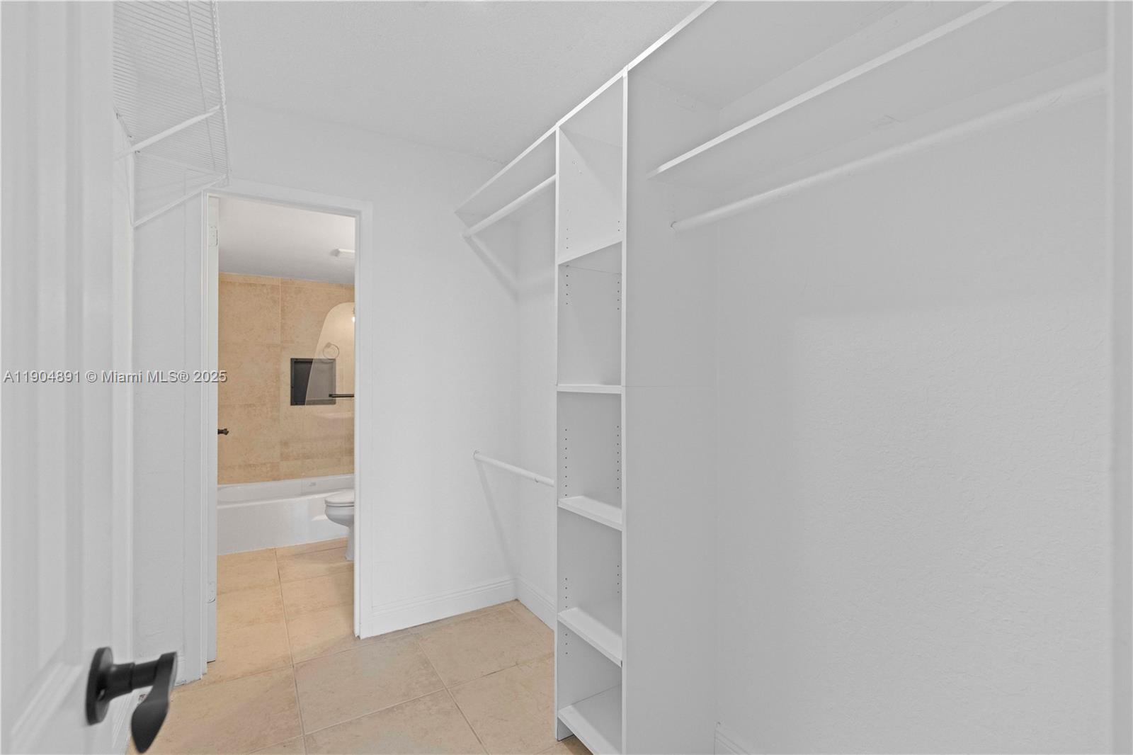 BAYVIEW PALMS CONDO - Residential Lease