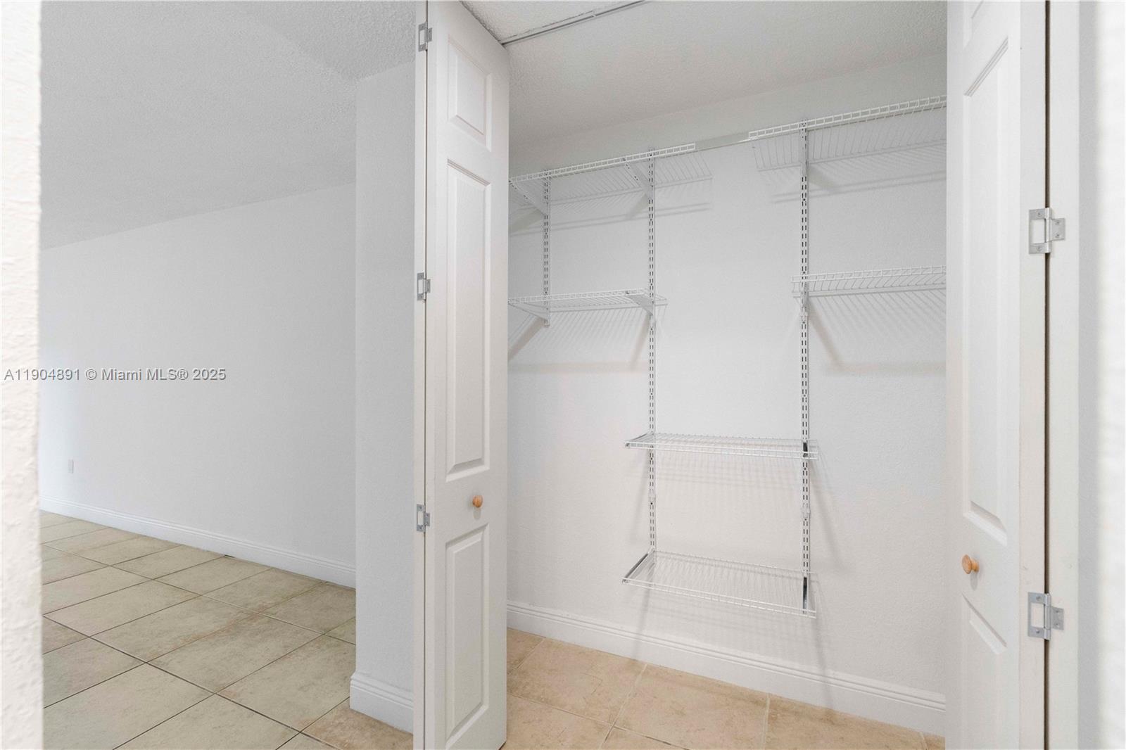 BAYVIEW PALMS CONDO - Residential Lease