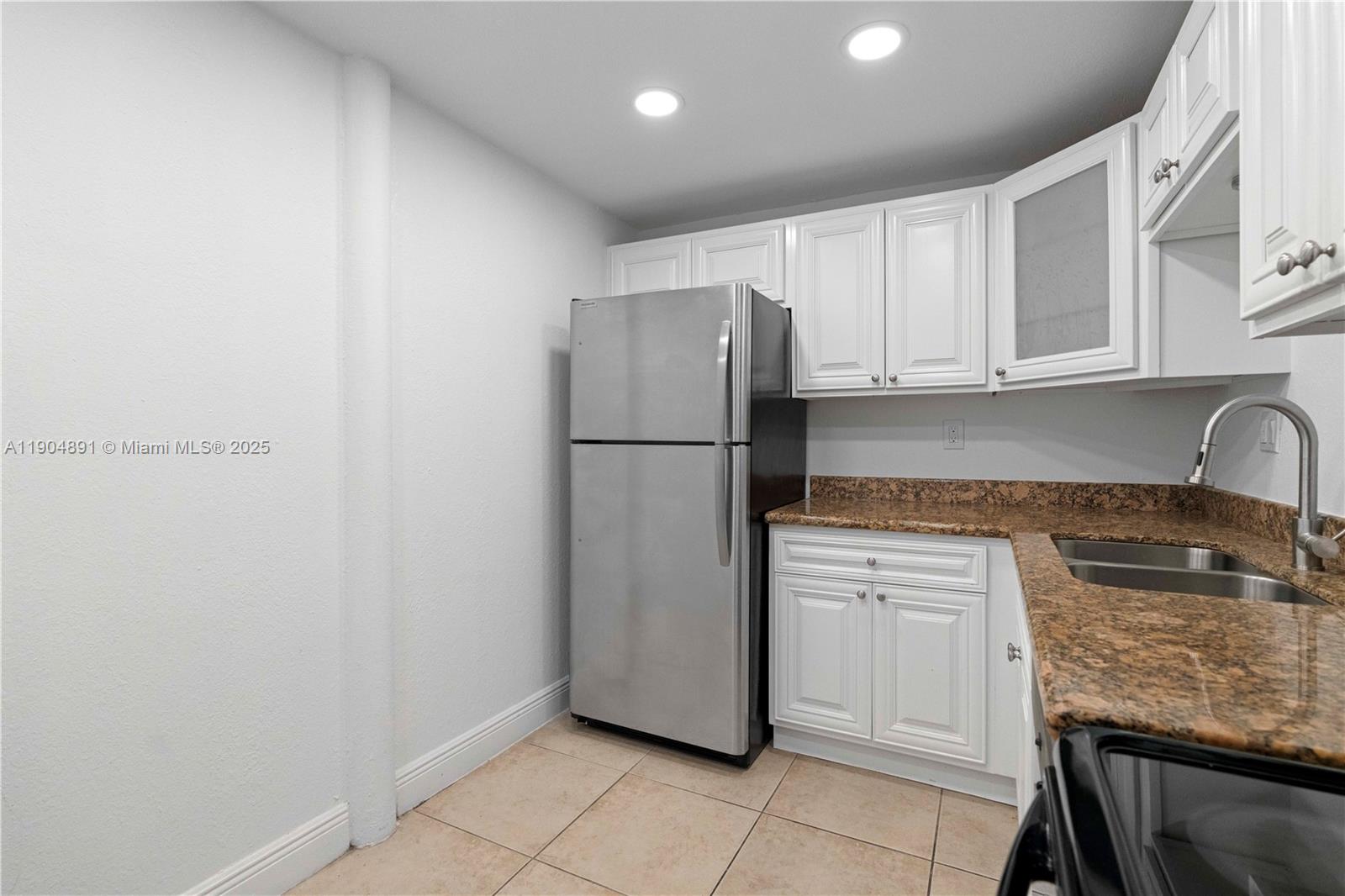 BAYVIEW PALMS CONDO - Residential Lease