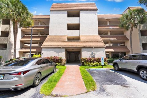 Condominium in Miami FL 605 Ives Dairy Rd.jpg