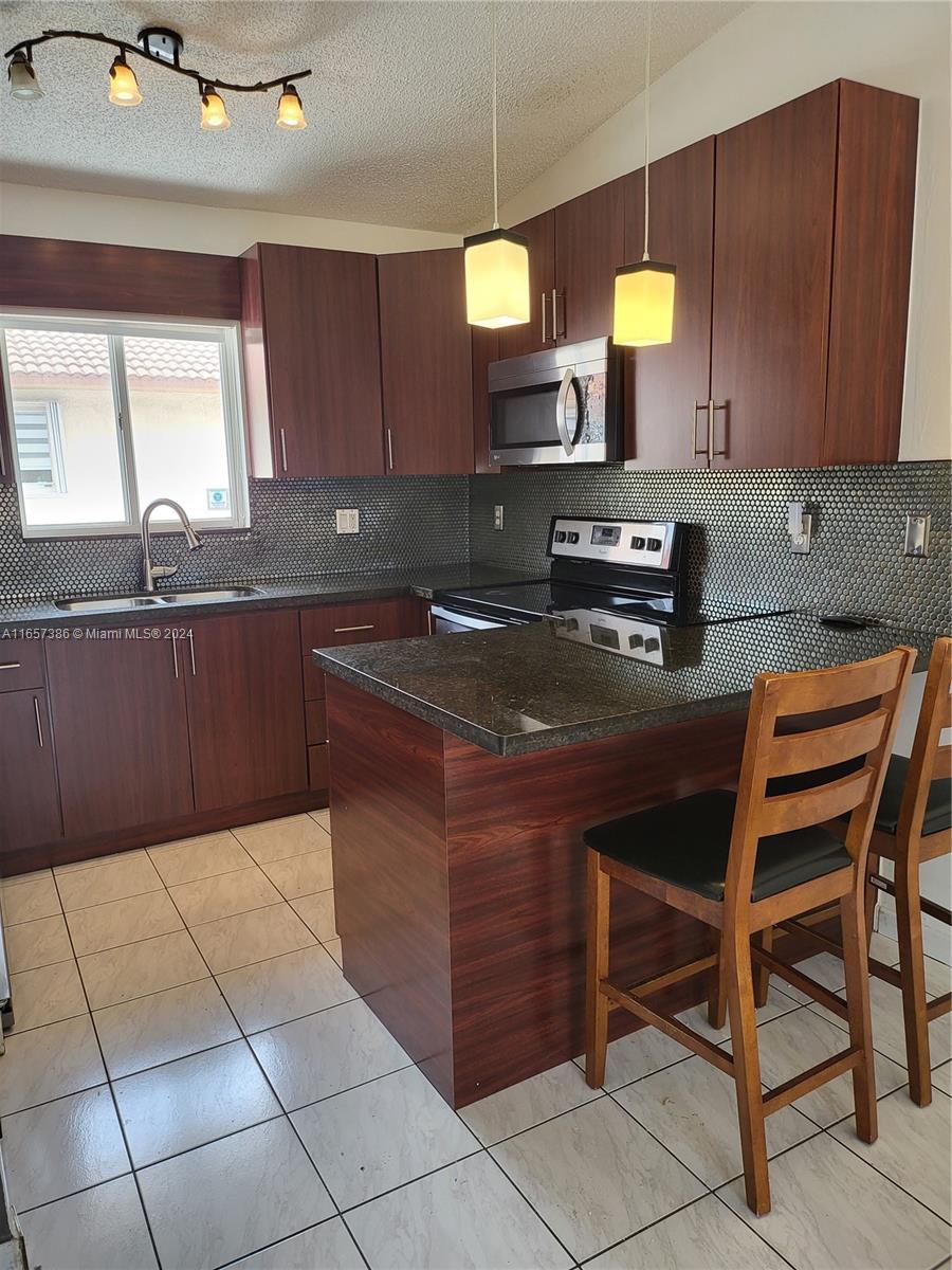ALCAZAR VILLAS CONDO - Residential Lease