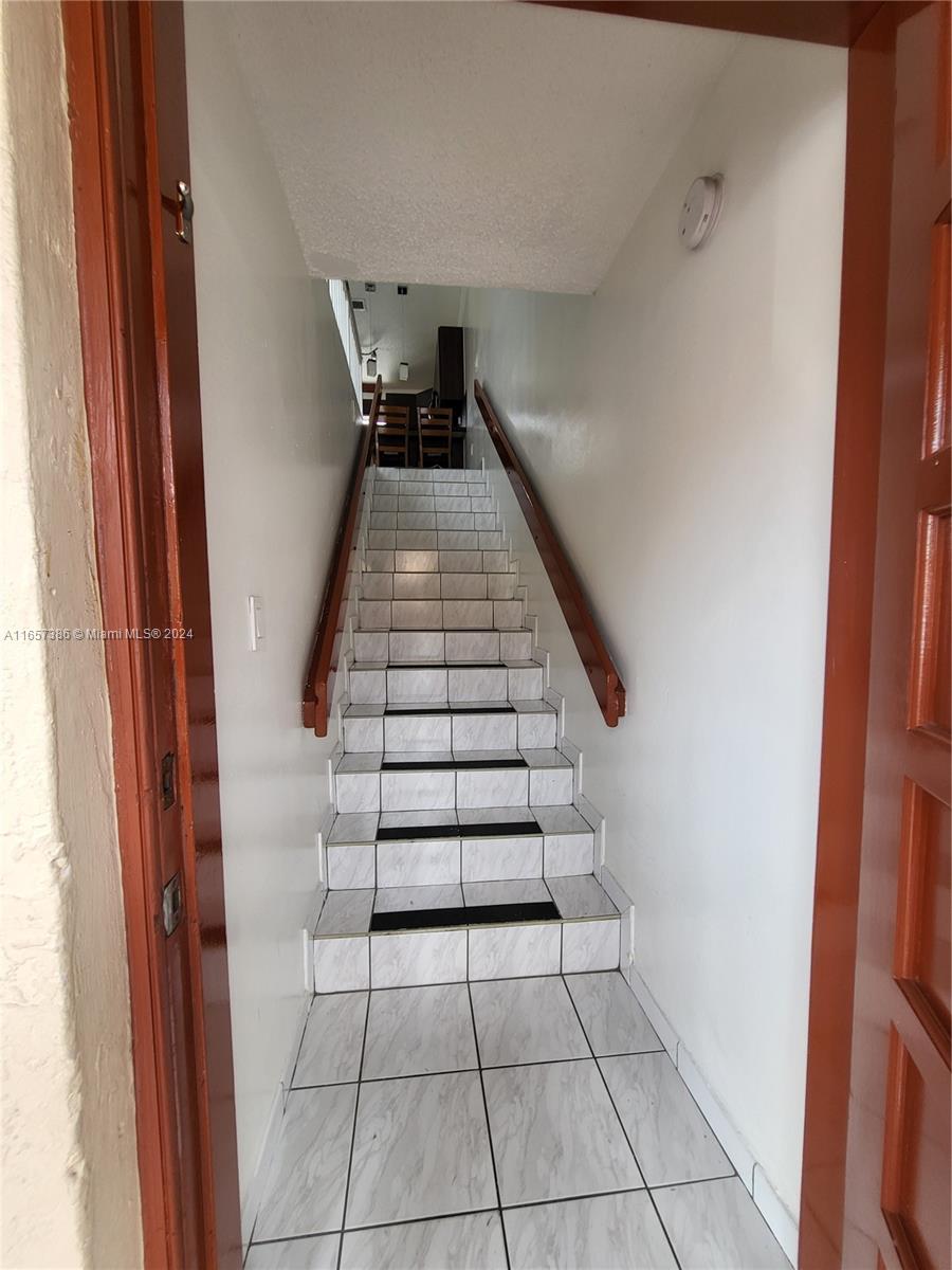Immaculate 2 bedroom 2 bath villa in West Hialeah. Very large rooms, remodeled kitchen, and bathrooms. Minutes from 826 i75 & Turnpike, close to all major shopping. MUST SEE!!!
