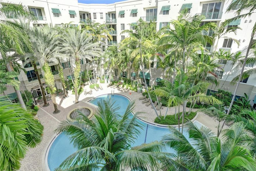 Spacious & bright 2 bedroom 2 bathroom in the heart of Midtown Plantation. This property boasts modern finishes, a split floor plan and a tranquil balcony overlooking the pool. Enjoy world class amenities including state of the art gym, resort like pool with lush landscaping, party room, front desk services and much more.  Just minutes from shopping, dining and hospitals.
