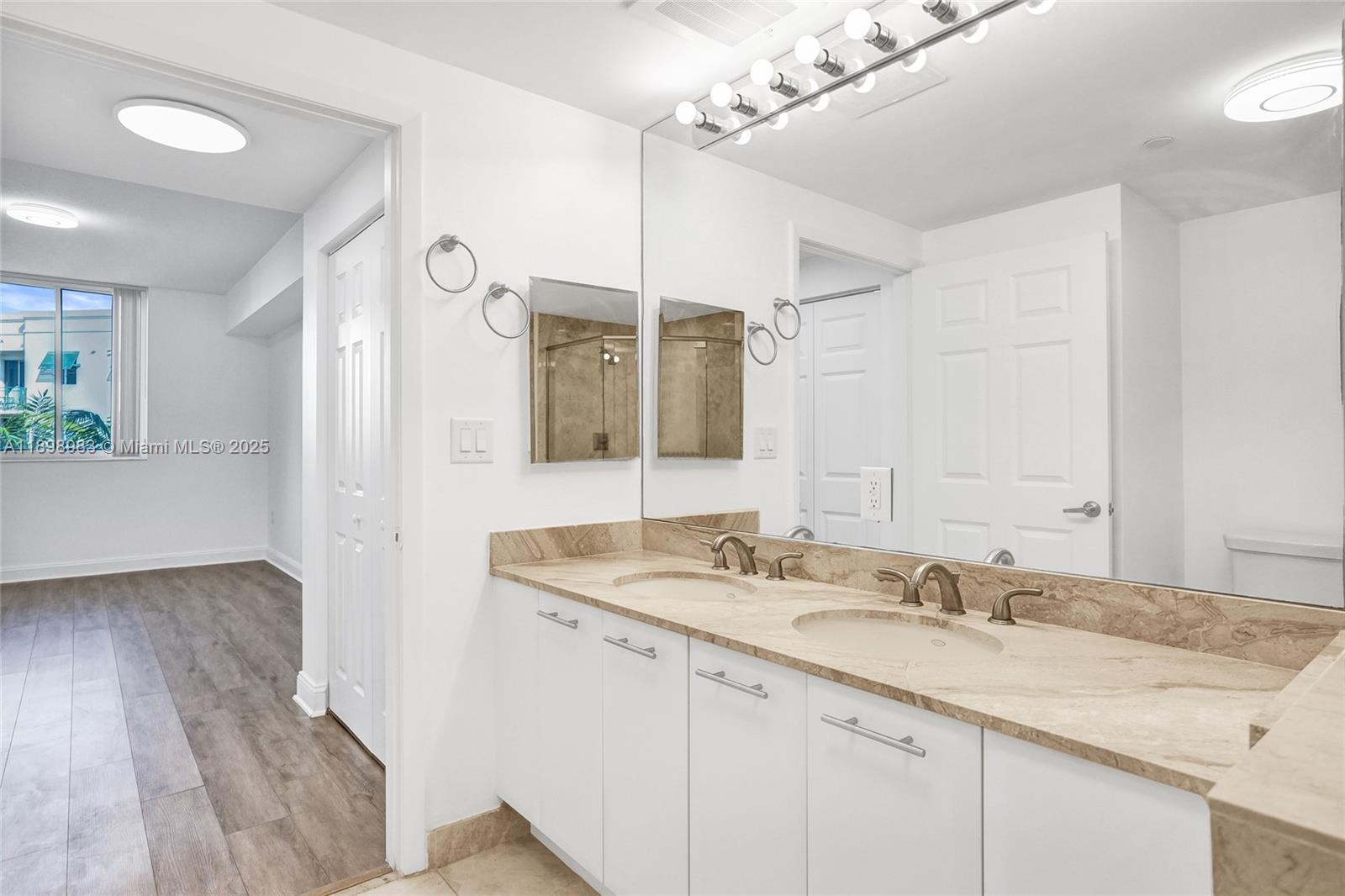 VERANDA CONDO - Residential