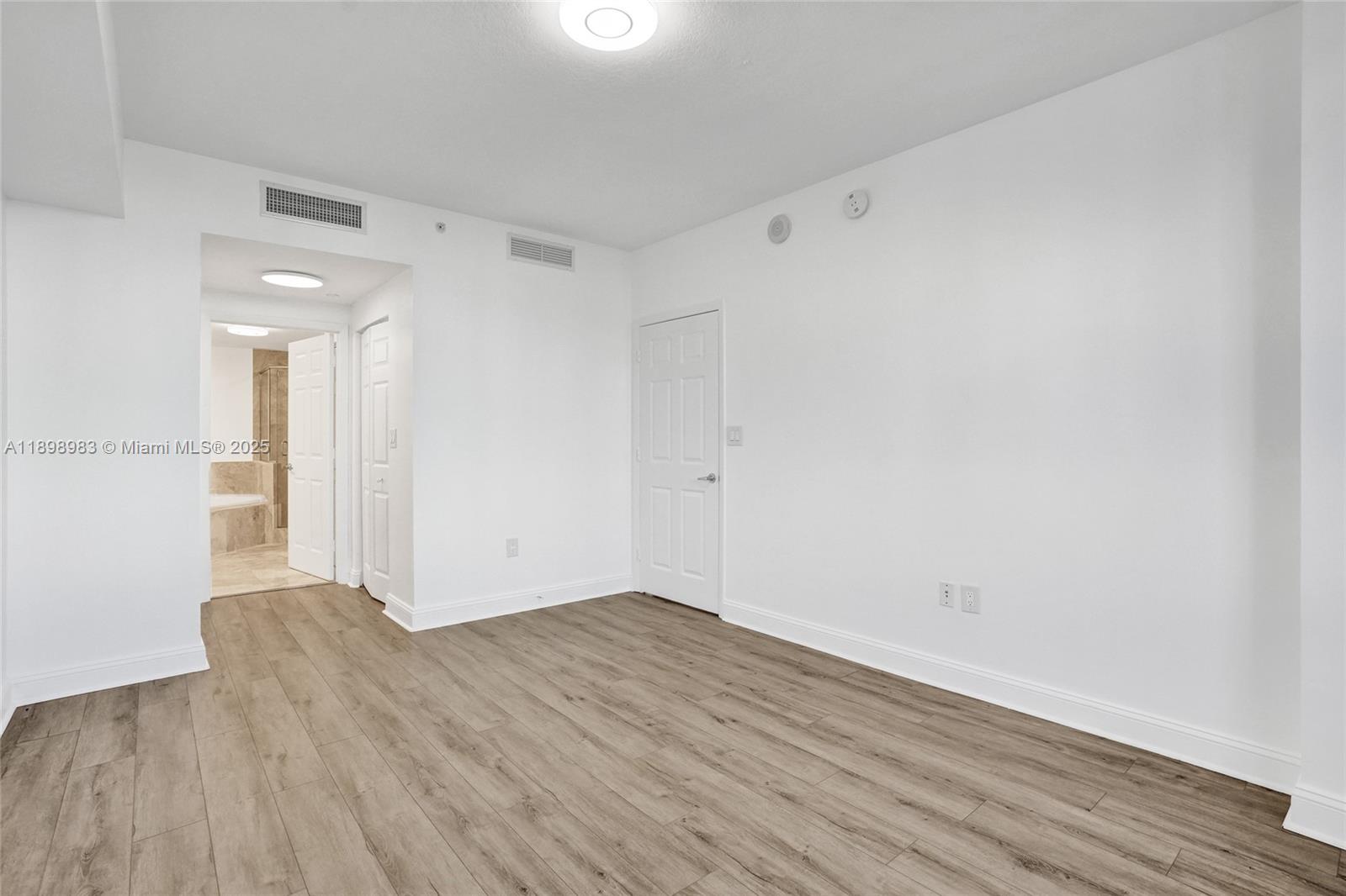 VERANDA CONDO - Residential