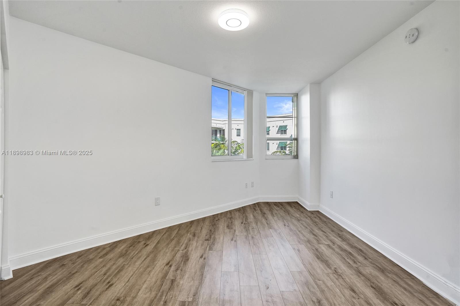 VERANDA CONDO - Residential