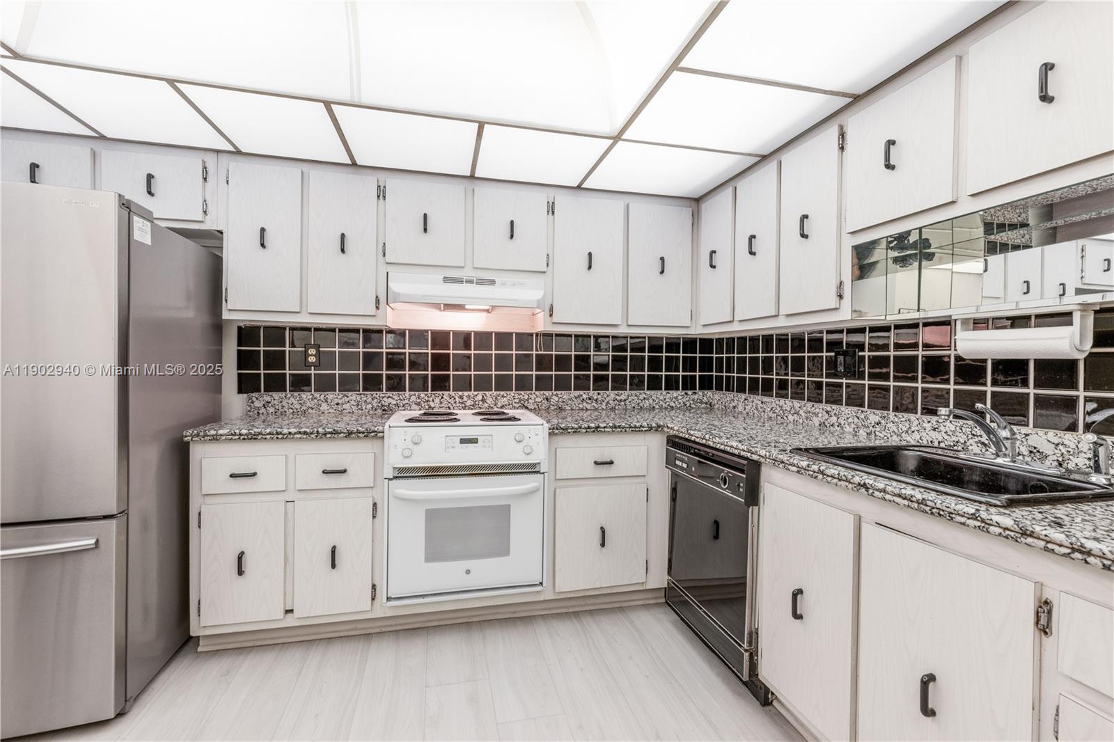 OLYMPUS CONDO - Residential