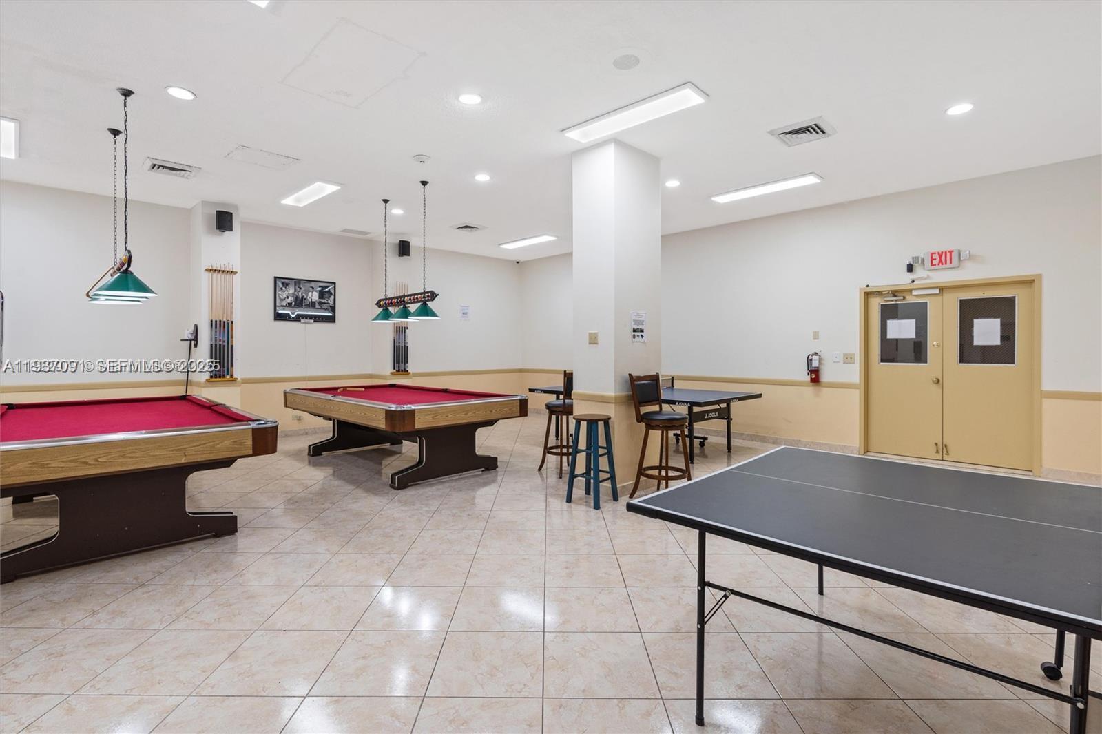 WINSTON TOWERS 200 - Residential