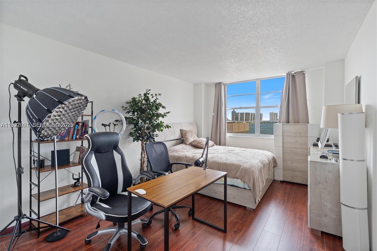 WINSTON TOWERS 200 - Residential