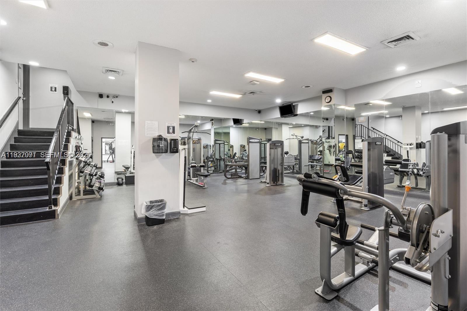 WINSTON TOWERS 200 - Residential