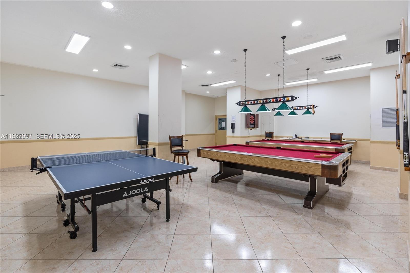 WINSTON TOWERS 200 - Residential