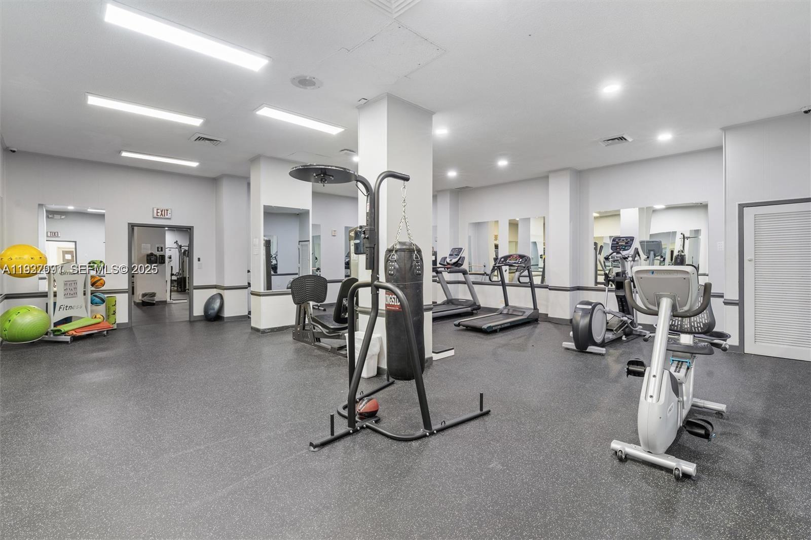 WINSTON TOWERS 200 - Residential