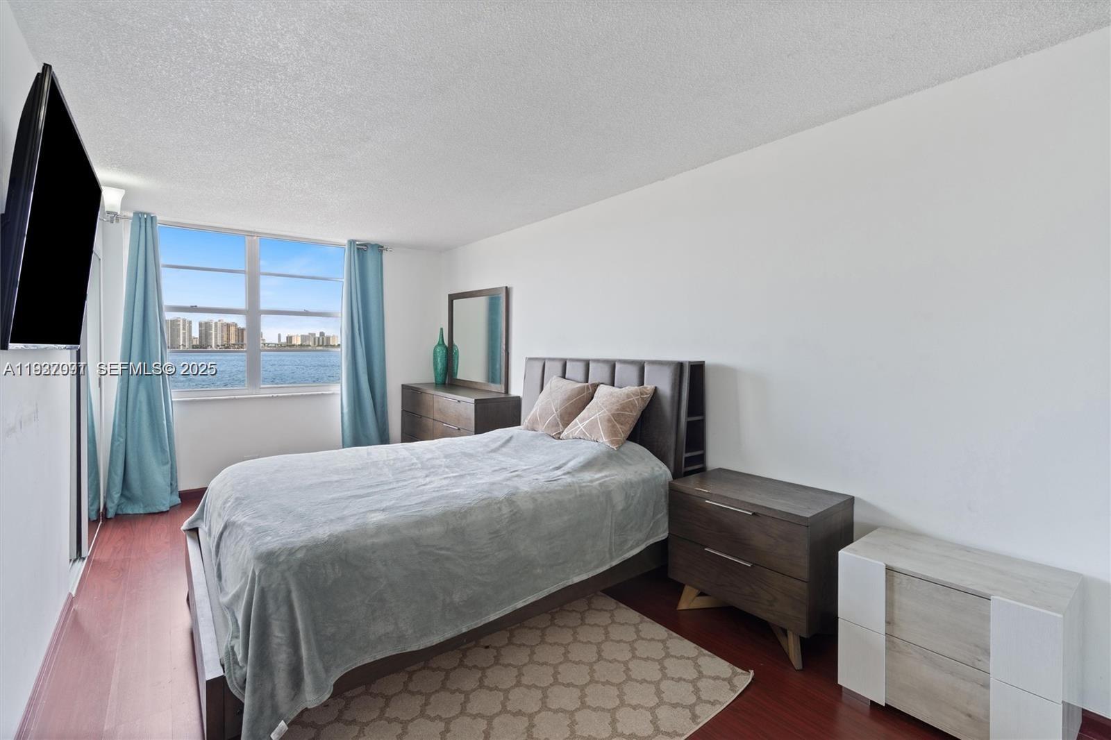 WINSTON TOWERS 200 - Residential