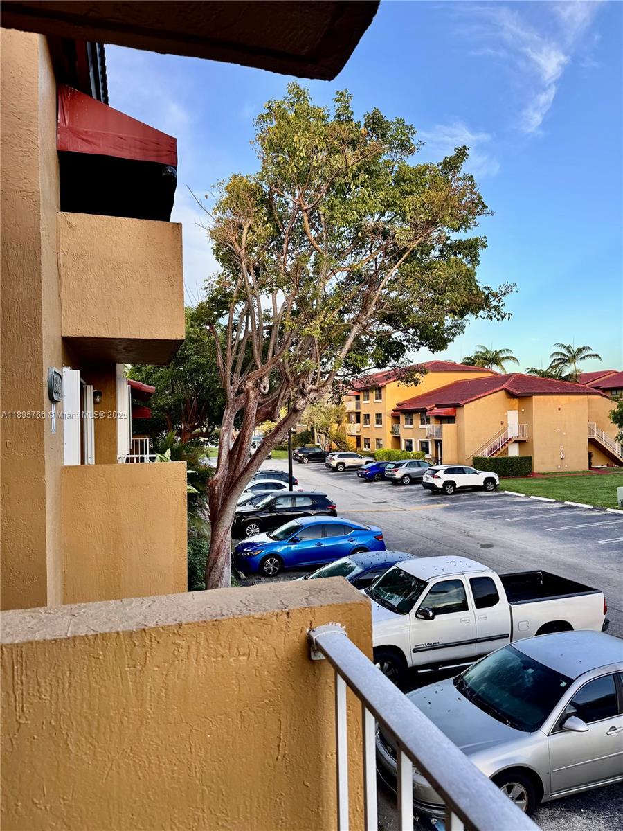 THE COURTS AT KENDALL CON - Residential Lease