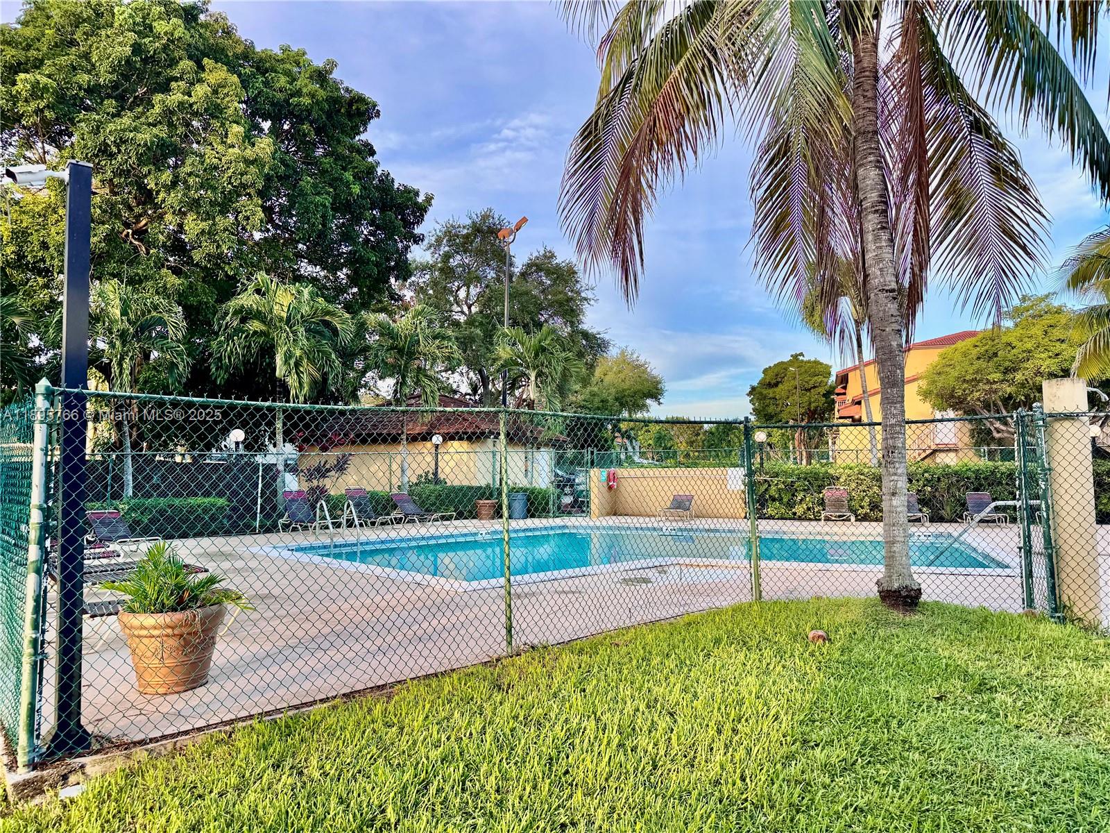THE COURTS AT KENDALL CON - Residential Lease