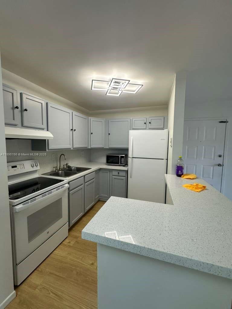 THE COURTS AT KENDALL CON - Residential Lease
