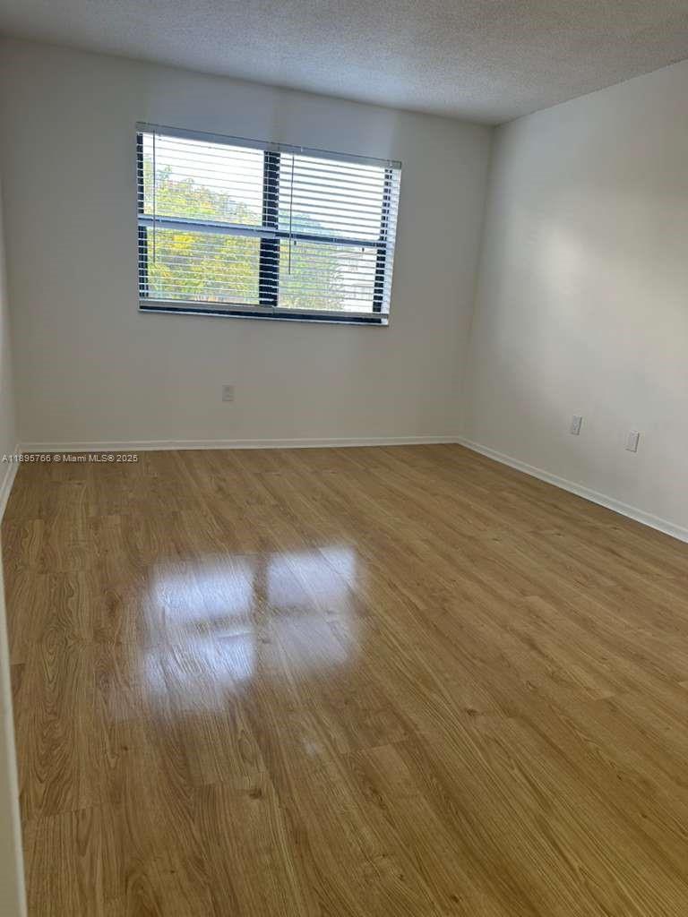 THE COURTS AT KENDALL CON - Residential Lease