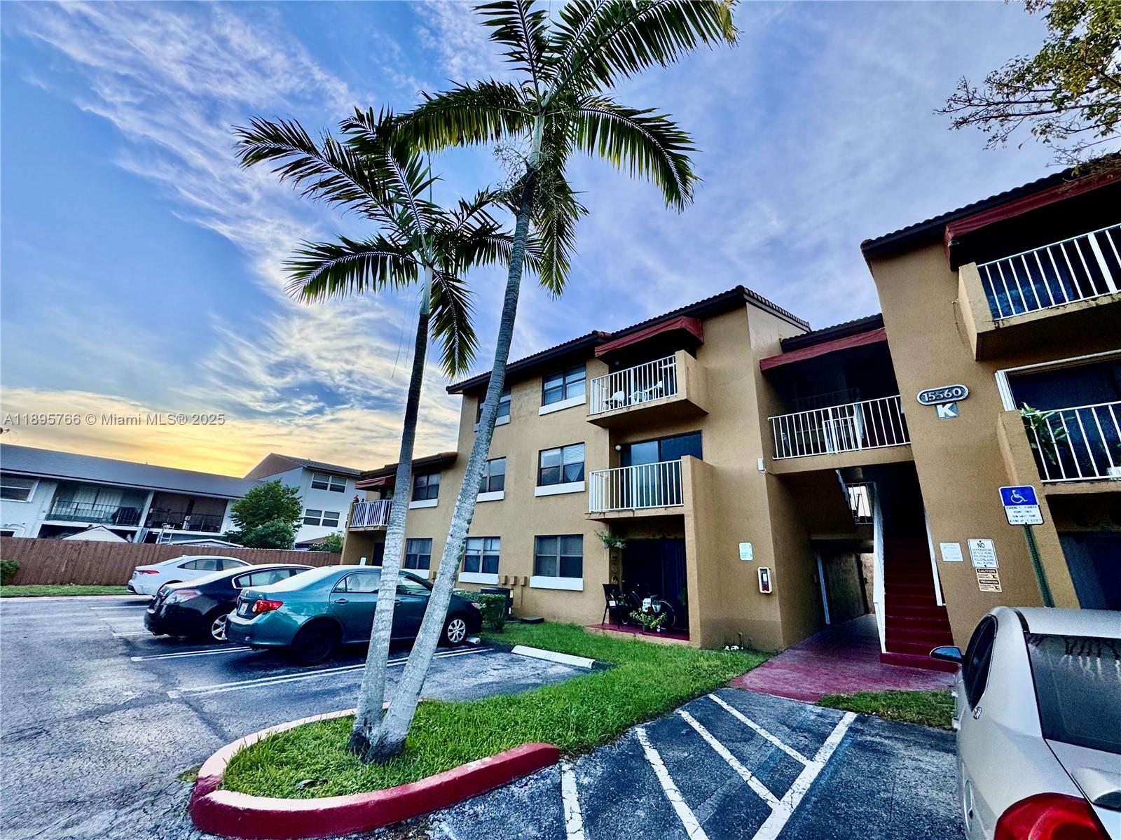 THE COURTS AT KENDALL CON - Residential Lease