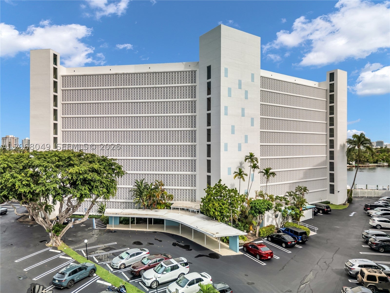 9101 E Bay Harbor Dr 706