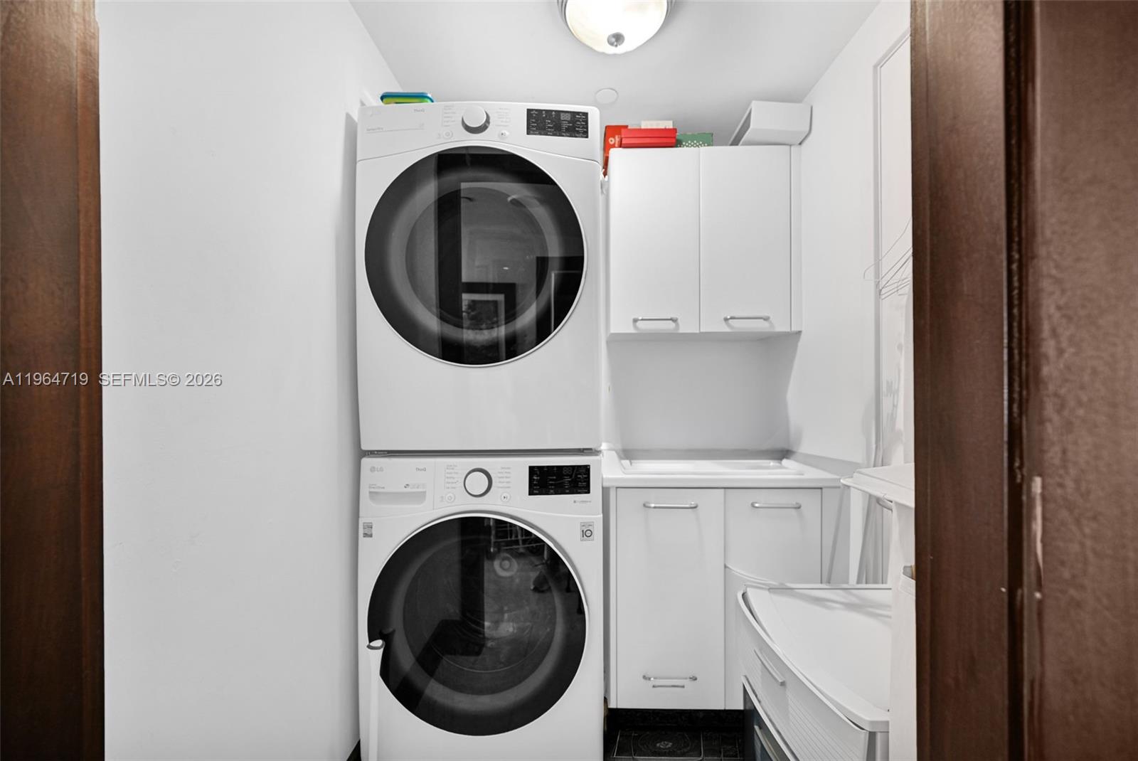 JADE RESIDENCES - Residential