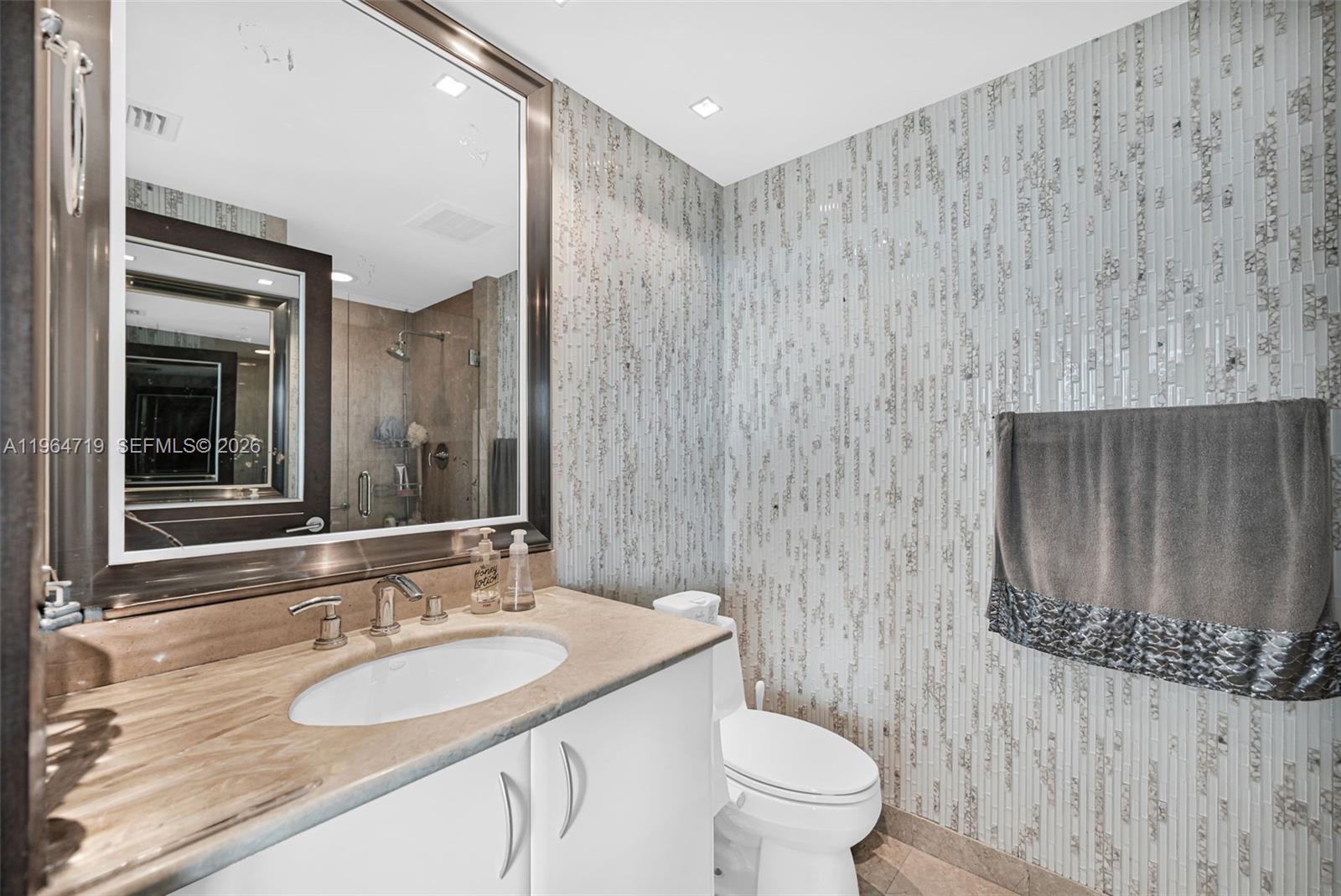 JADE RESIDENCES - Residential