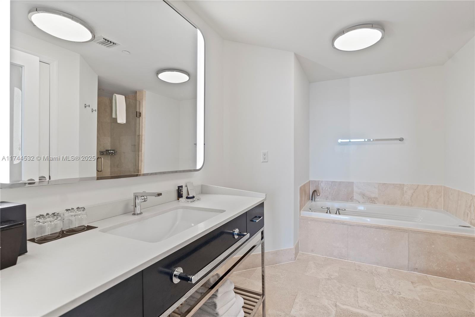 FONTAINEBLEAU II - Residential