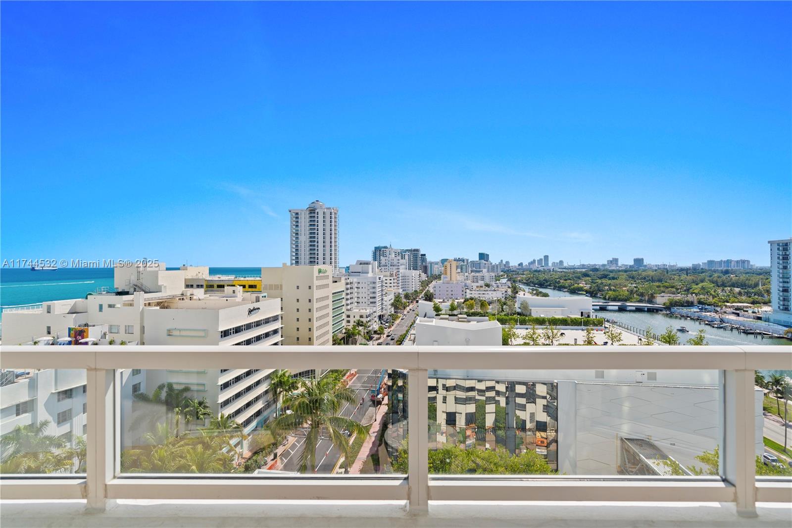 FONTAINEBLEAU II - Residential