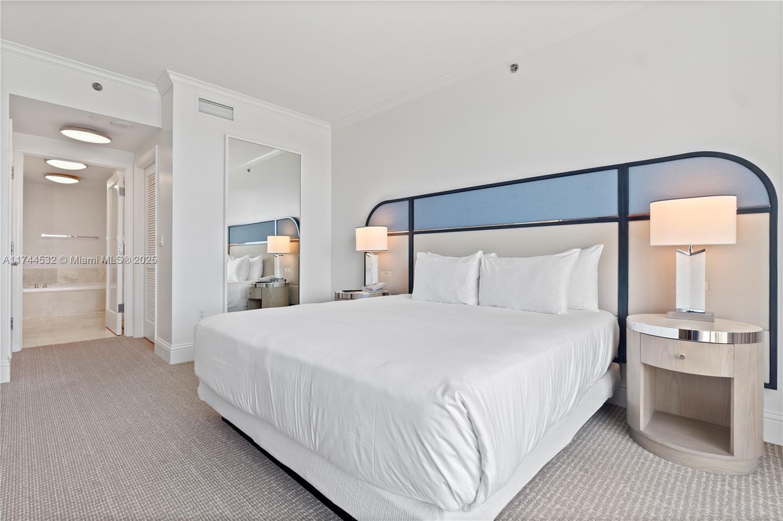 FONTAINEBLEAU II - Residential