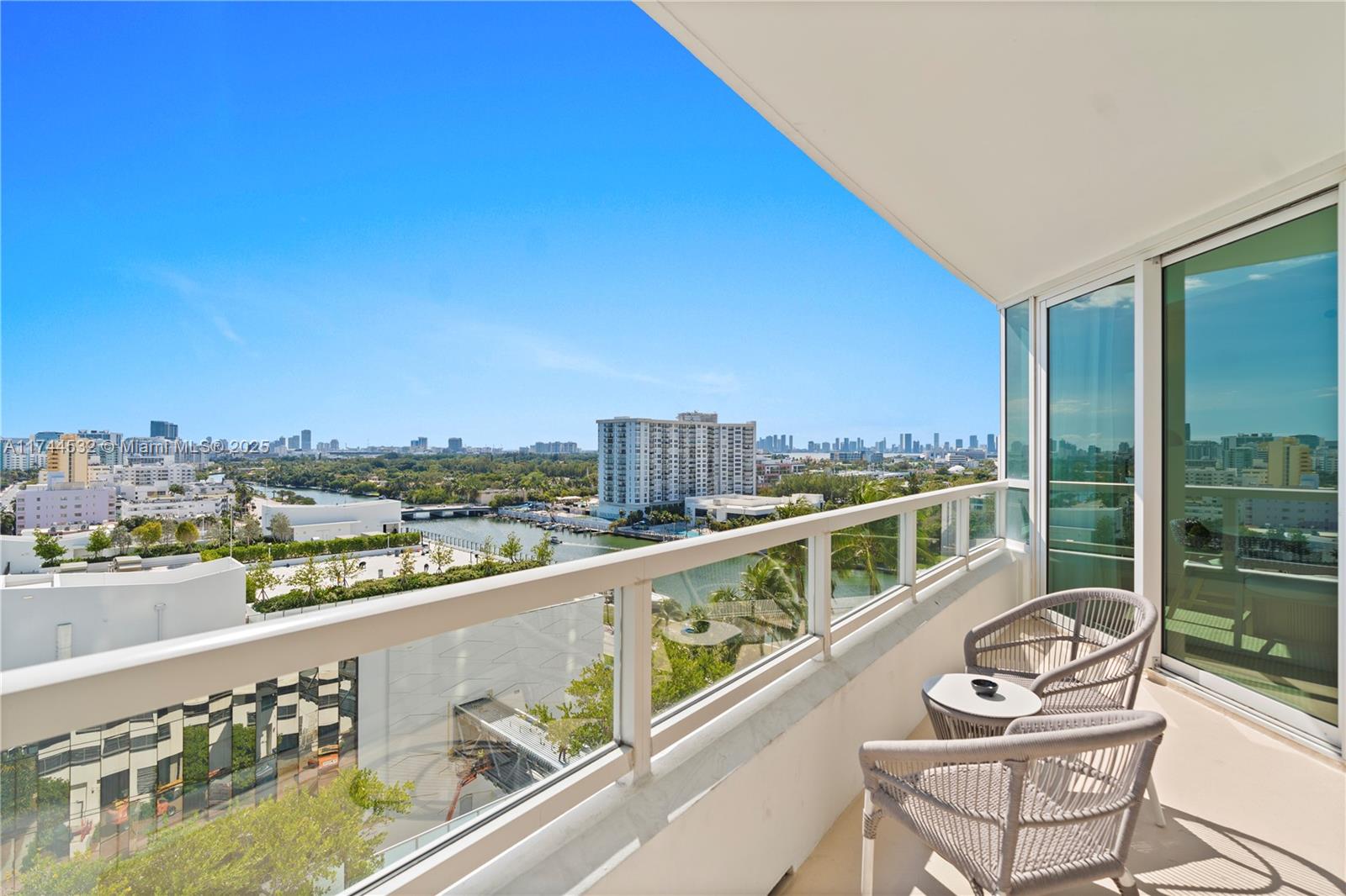 FONTAINEBLEAU II - Residential