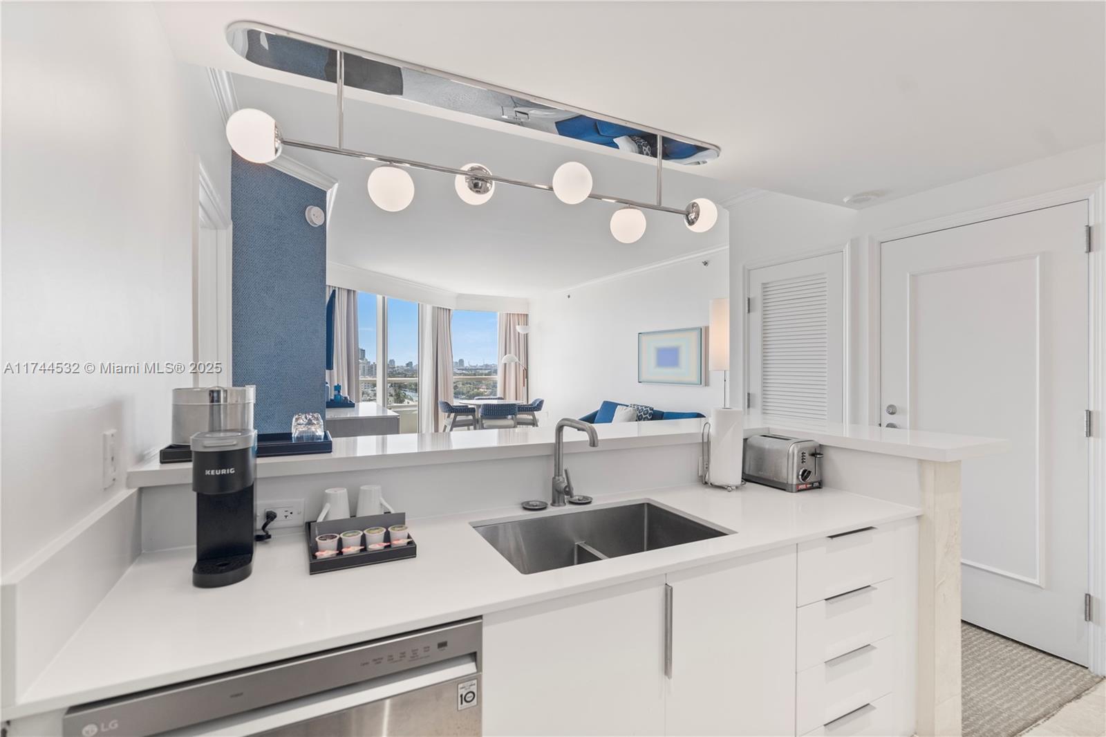 FONTAINEBLEAU II - Residential