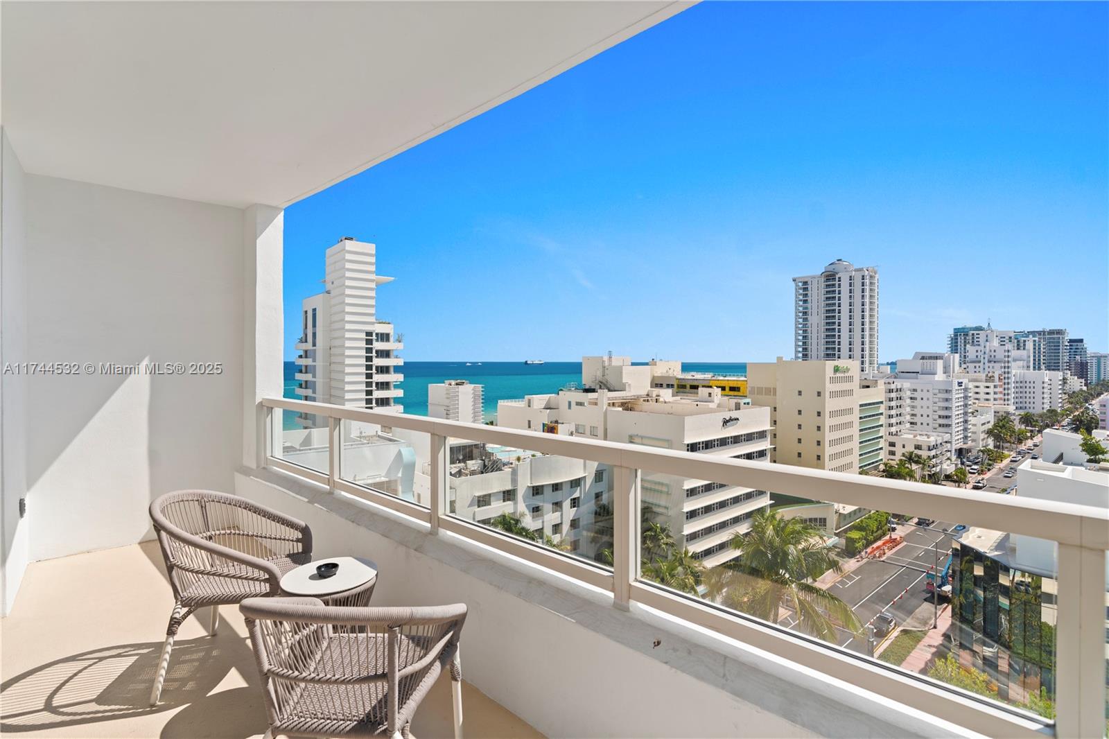 4401 COLLINS AV 1206