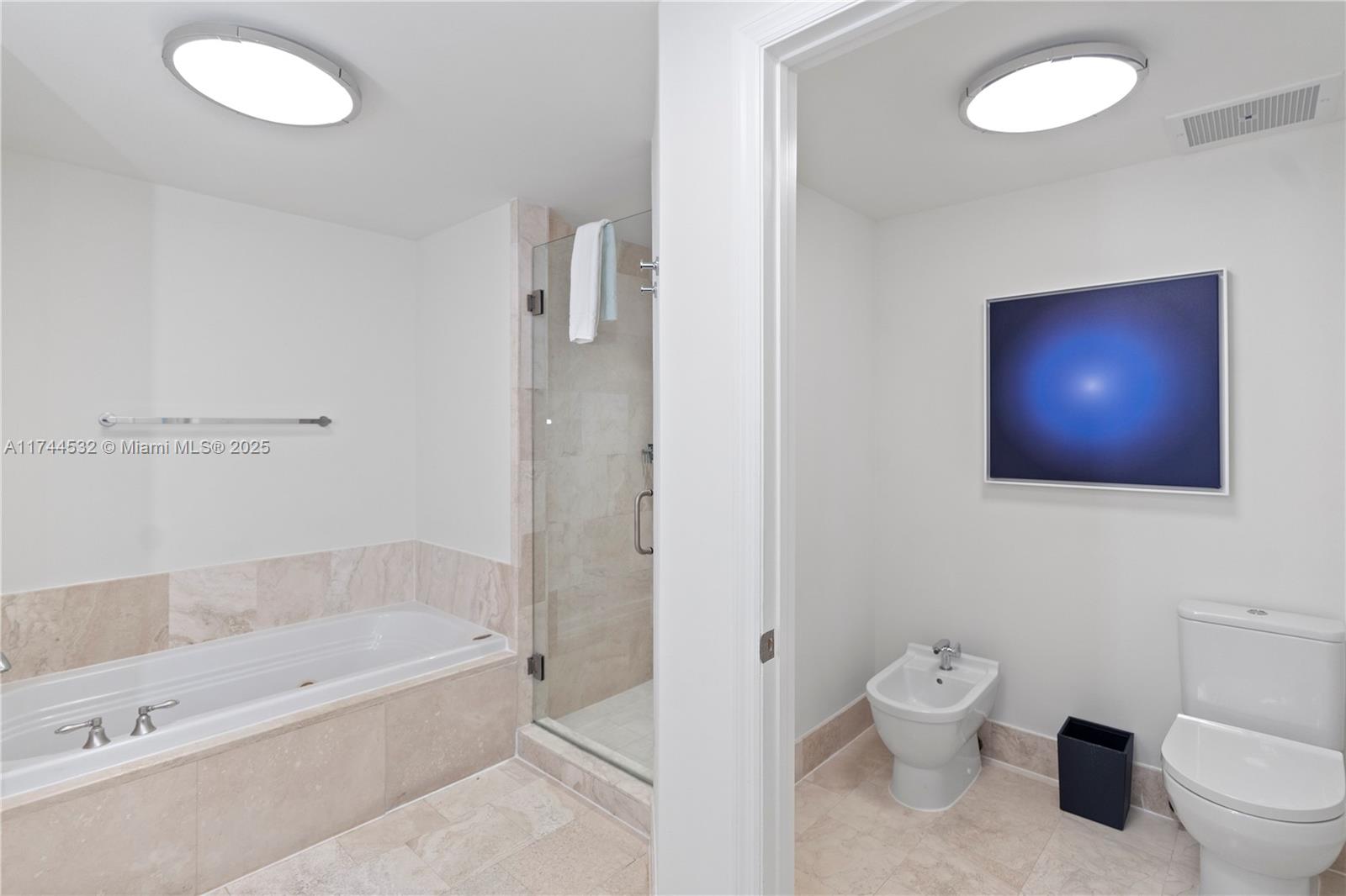 FONTAINEBLEAU II - Residential