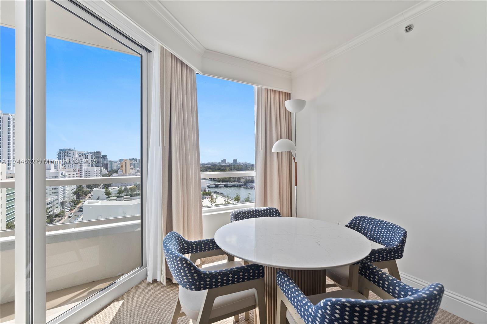 FONTAINEBLEAU II - Residential