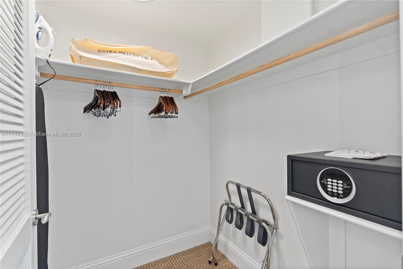 FONTAINEBLEAU II - Residential