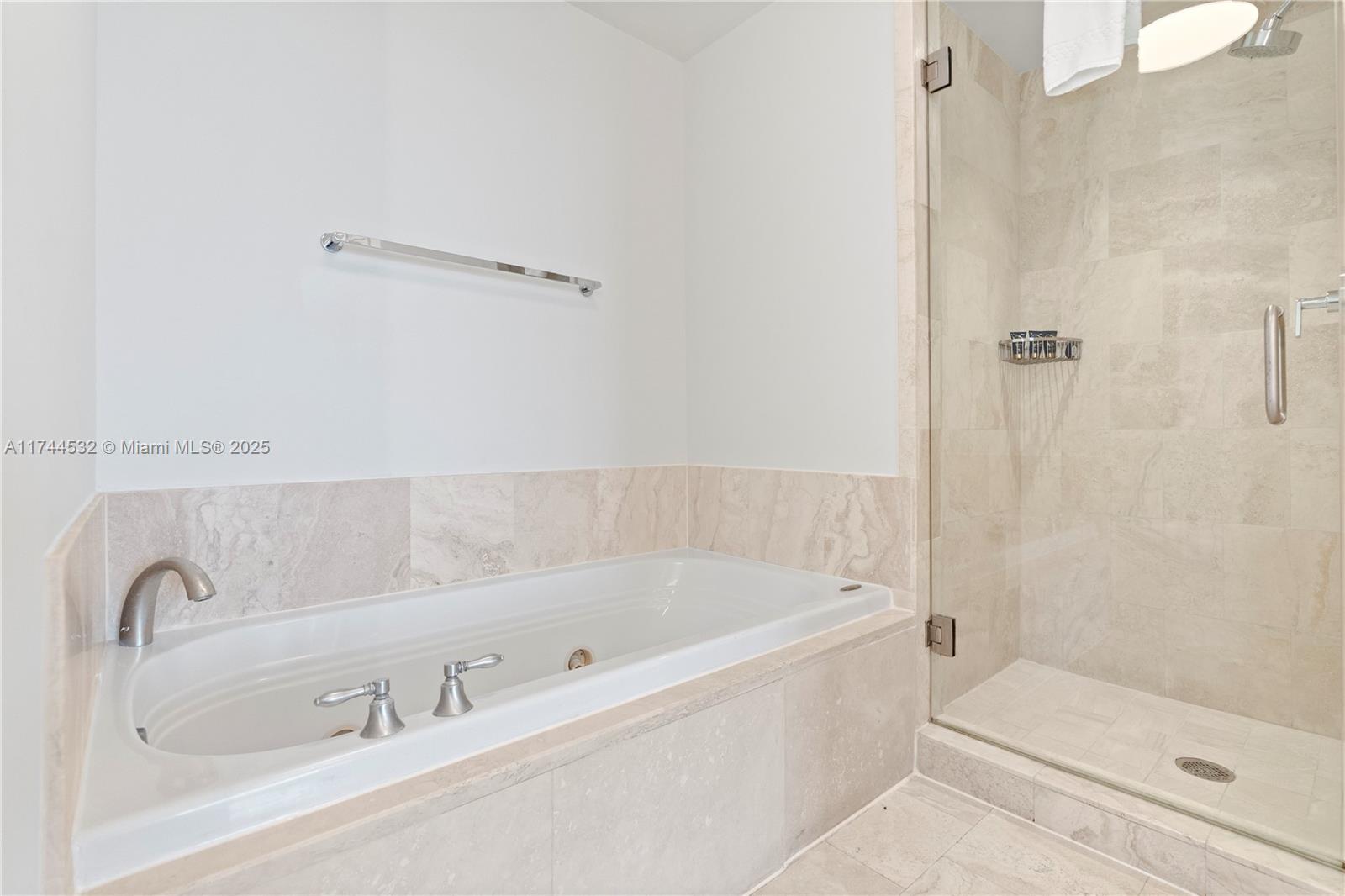 FONTAINEBLEAU II - Residential