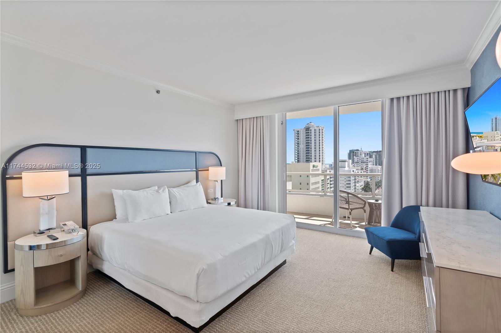 FONTAINEBLEAU II - Residential