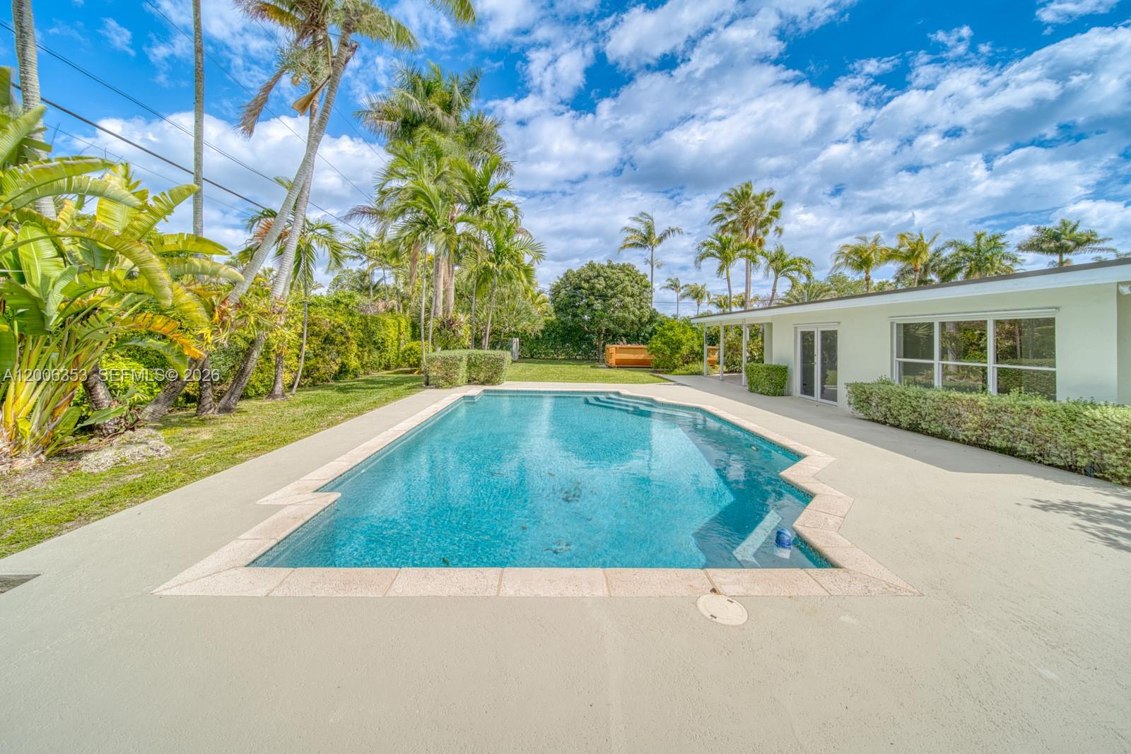 CORAL REEF ESTATES - Residential