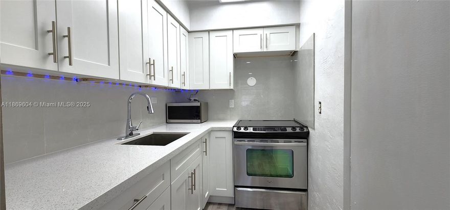 Recently remodeled, take a look a this modern 1 Bed / 1 Bath unit at Orangebrook Villas in Hollywood. Steps away from Hollywood Blvd and I 95, great for a quick commute. Laminate style wood flooring, remodeled kitchen, stainless steel appliances, gorgeous remodeled bathroom with porcelain tile. Quick application process. Close to shopping and great restaurants. Applicants must have a credit score of 700+. Perfect for investor! Unit is leased at $1600 per month, lease expires March 2026. No pets per association. Call today, don't miss this one