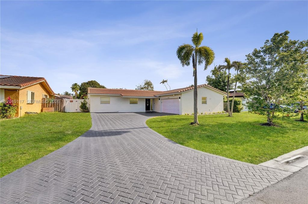 Photo of 7511 NW 41st St, Coral Springs, FL 33065 (MLS # A12010117)