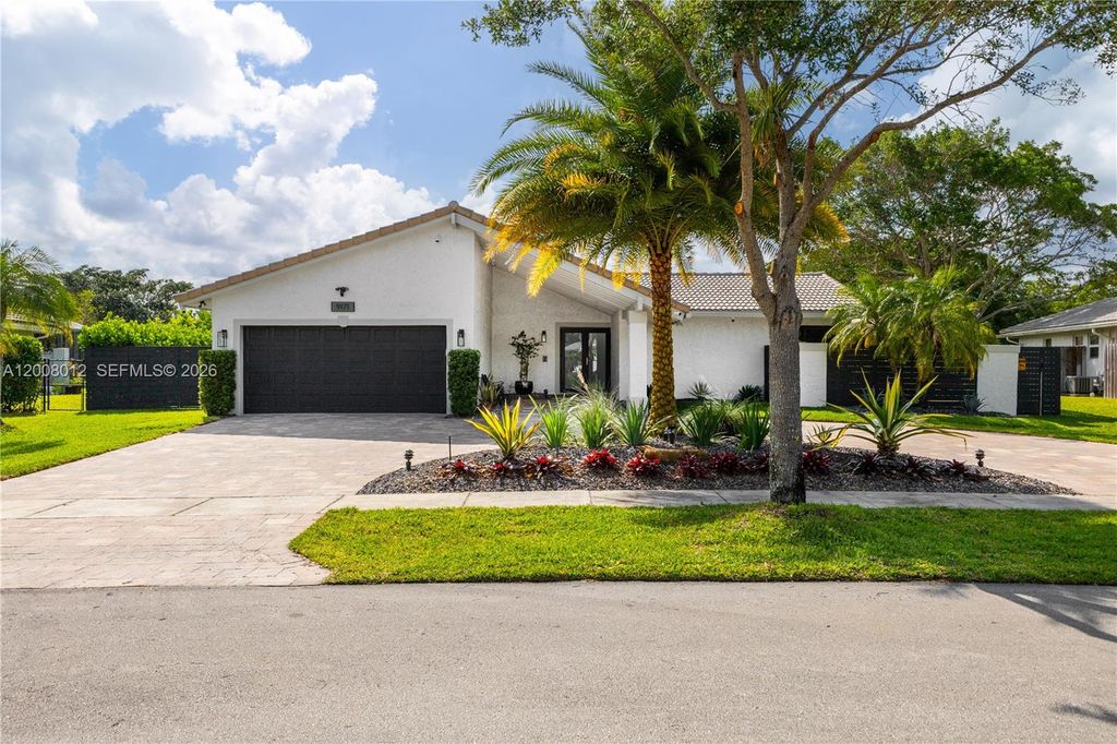 Photo of 9171 NW 13th St, Plantation, FL 33322 (MLS # A12008012)